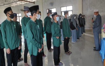 Pimpinan Pondok Pesantren Babul Khaer Melantik Pengurus OSKAB Periode 2020/2021